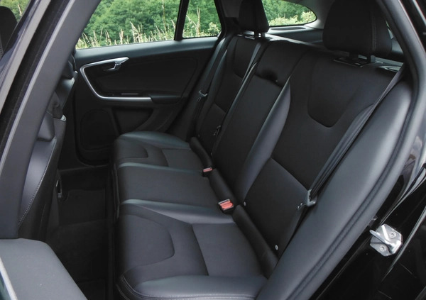 Volvo V60 Cross Country cena 73000 przebieg: 183000, rok produkcji 2017 z Dąbrowa Tarnowska małe 596